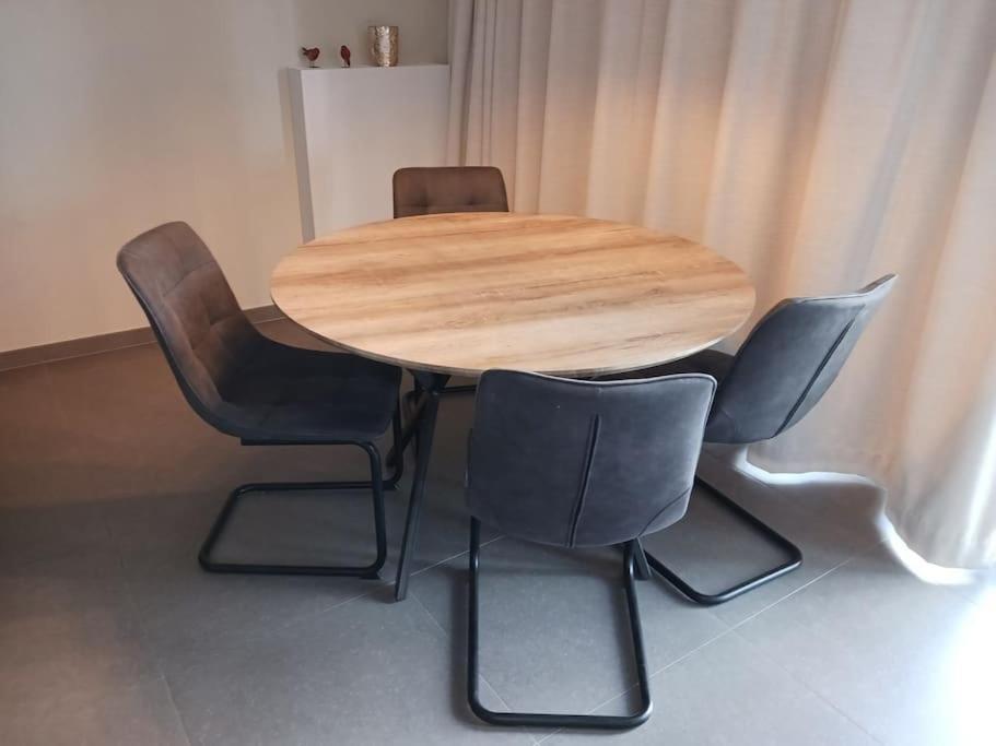 Deer Vlakbij Zee En Gratis P Appartement Oostende